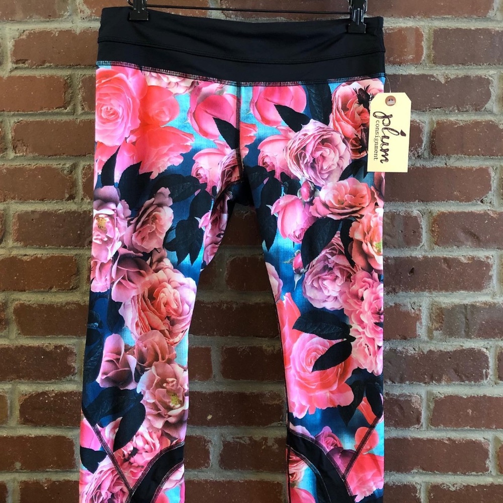 Lululemon Secret Garden "Inspire Crop II" Size 8
